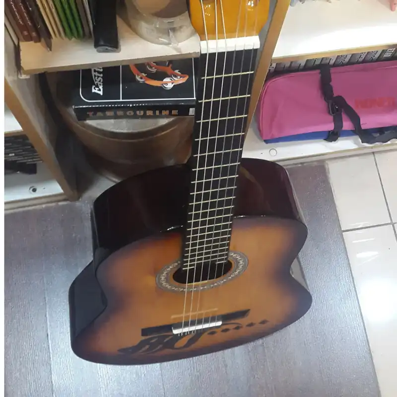 گیتار فرد مدل هیچ کد ۹۹