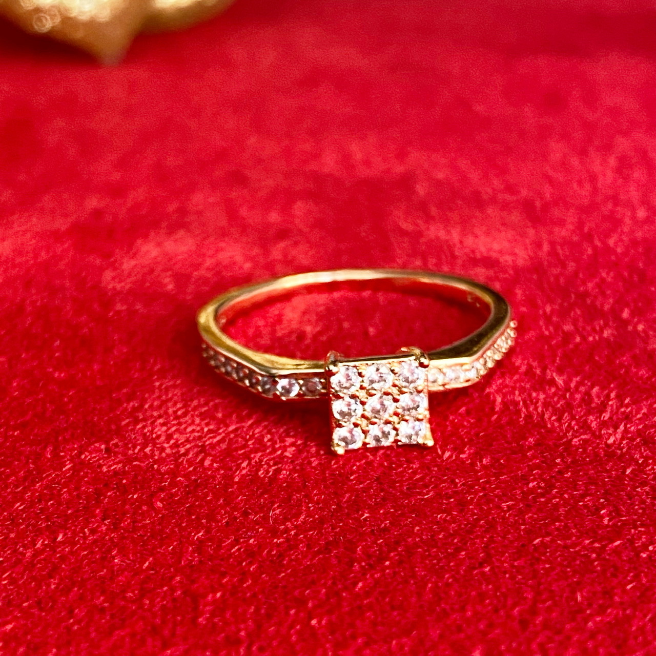 انگشتر زنانه ژوپینگ مدل R.G139