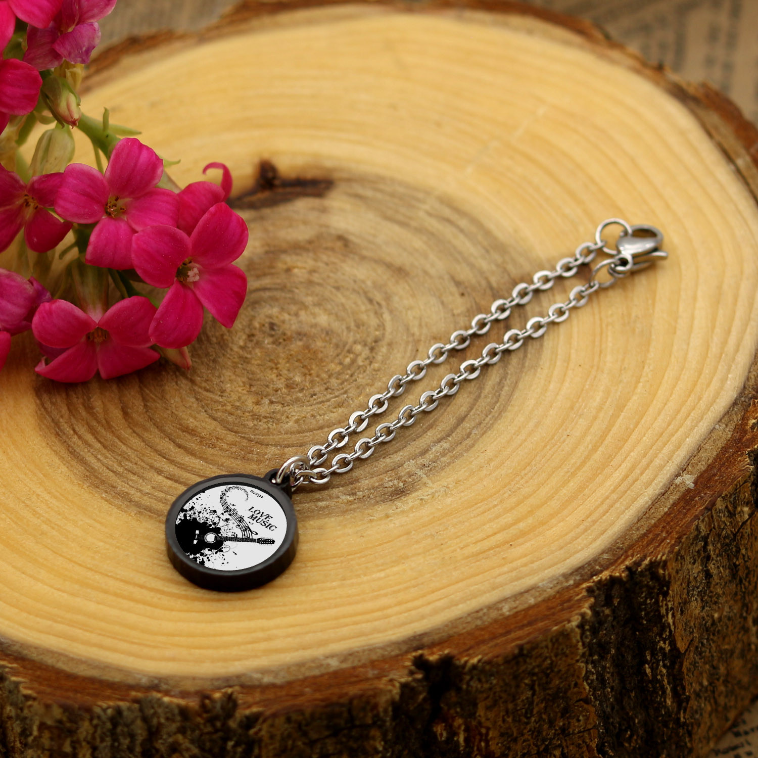 آویز ساعت زنانه ناکسیگو مدل شب تاب طرح موسیقی کد AW8827