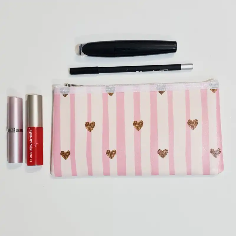 کیف لوازم آرایش زنانه طرح راهدار قلبی مدل MCA201111