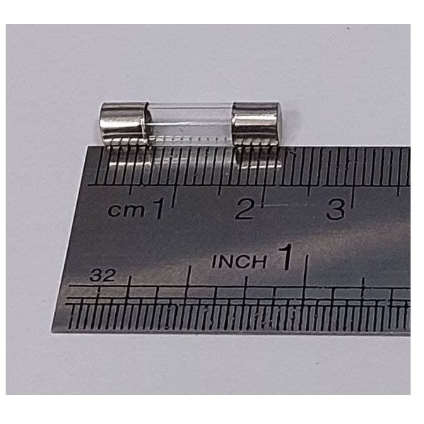 فیوز شیشه ای 3 آمپر مدل YADIKE0210FUSESS250V3A20MN2 بسته 2 عددی