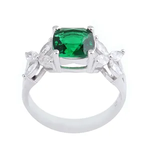 انگشتر نقره زنانه بازرگانی میلادی مدل سنگ اونیکس کد AWR_1020