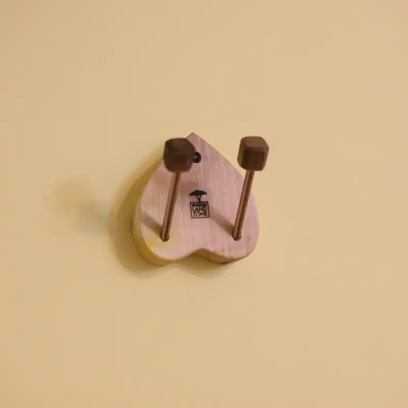 آویز لباس وودلندزون مدل love