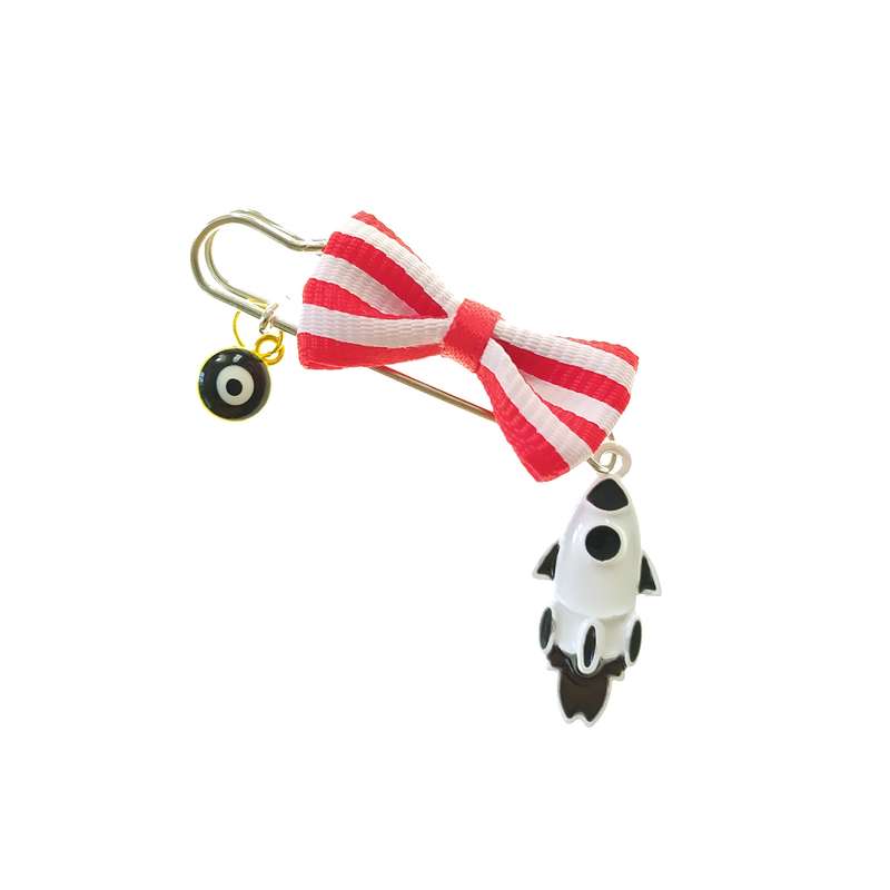 سنجاق سینه دخترانه مدل موشک و چشم نظر 01