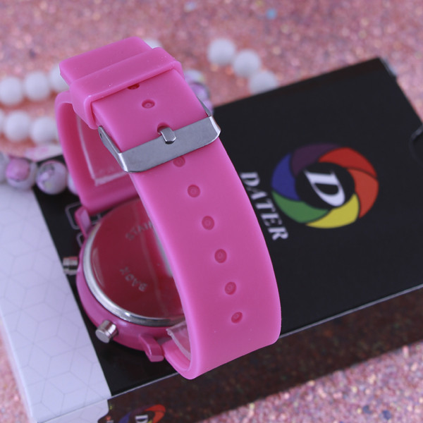 ساعت مچی دیجیتال مدل LE 16718 -S-M ساعت مچی دیجیتال مدل LE 16718 -S-M