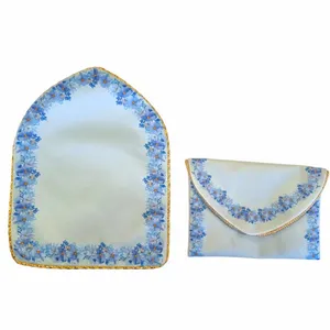 جانماز مدل مخمل طرح محراب کد 890 به همراه کیف