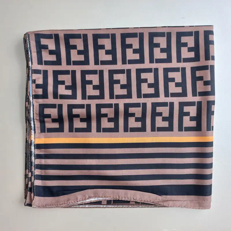 شال زنانه  مدل نخی حاشیه خط دار کد 52