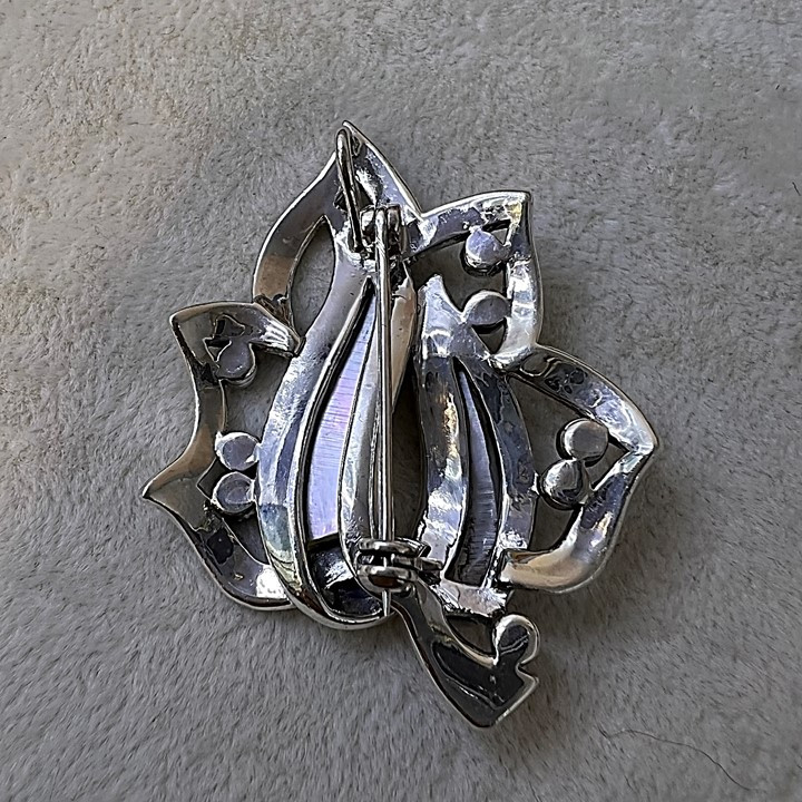 گل سینه نقره زنانه کد glsr-2449 گل سینه نقره زنانه کد glsr-2449