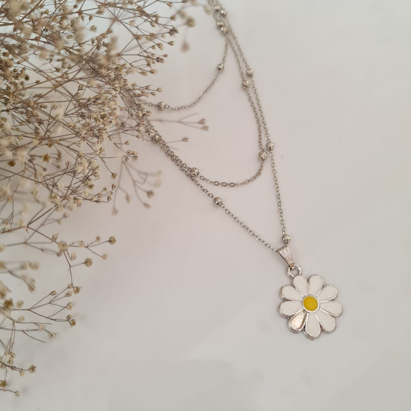 گردنبند زنانه مدل بابونه سه ردیفه گردنبند زنانه مدل بابونه سه ردیفه