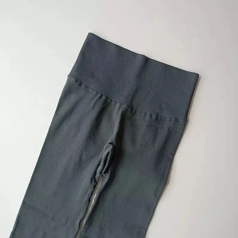 لگینگ ورزشی زنانه مدل پشت چین دار سیملس کد 55555 رنگ مشکی