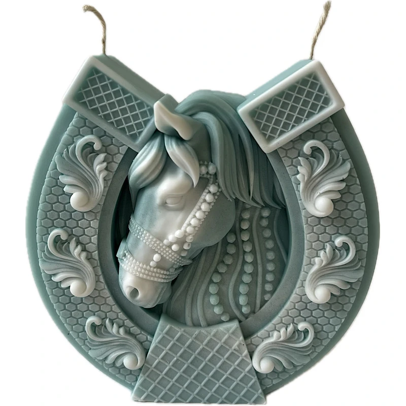 شمع دست‌ساز بدون‌بو مدل نعل اسب زمان اتمام 3 ساعت