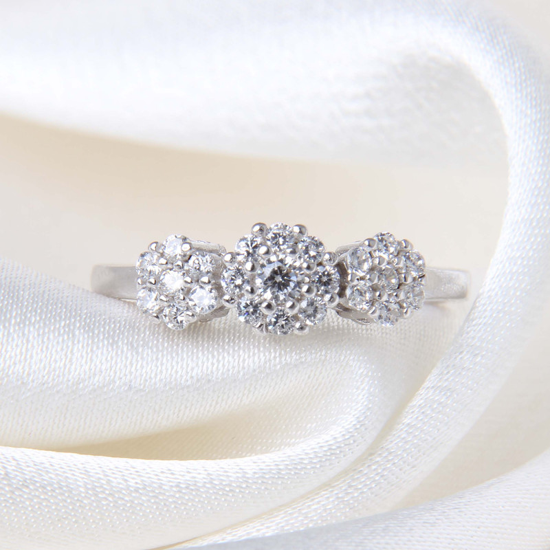 انگشتر نقره زنانه مدل آبکاری رادیوم کد AWR_884