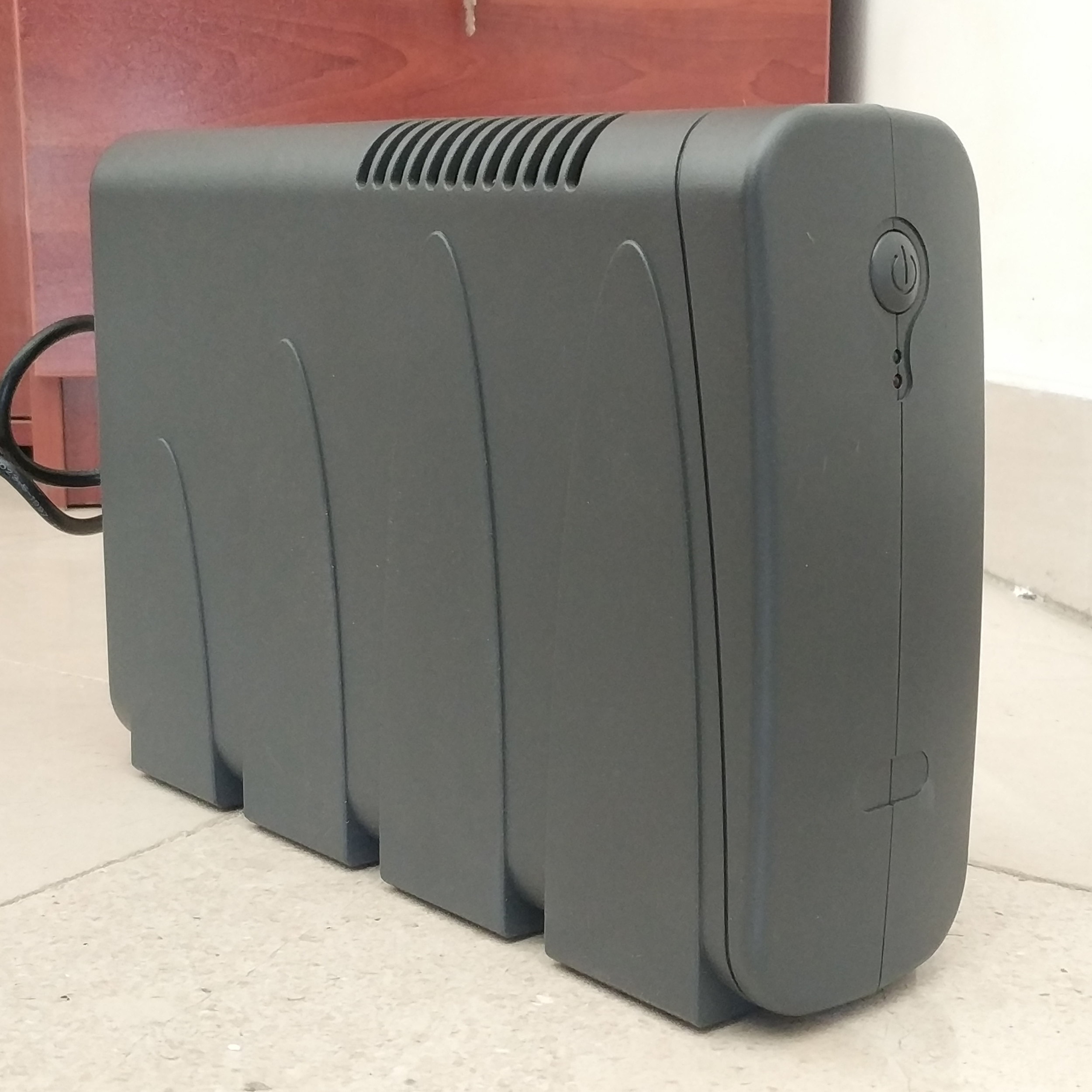 یو پی اس مدل LG650VA با ظرفیت 650 ولت آمپر