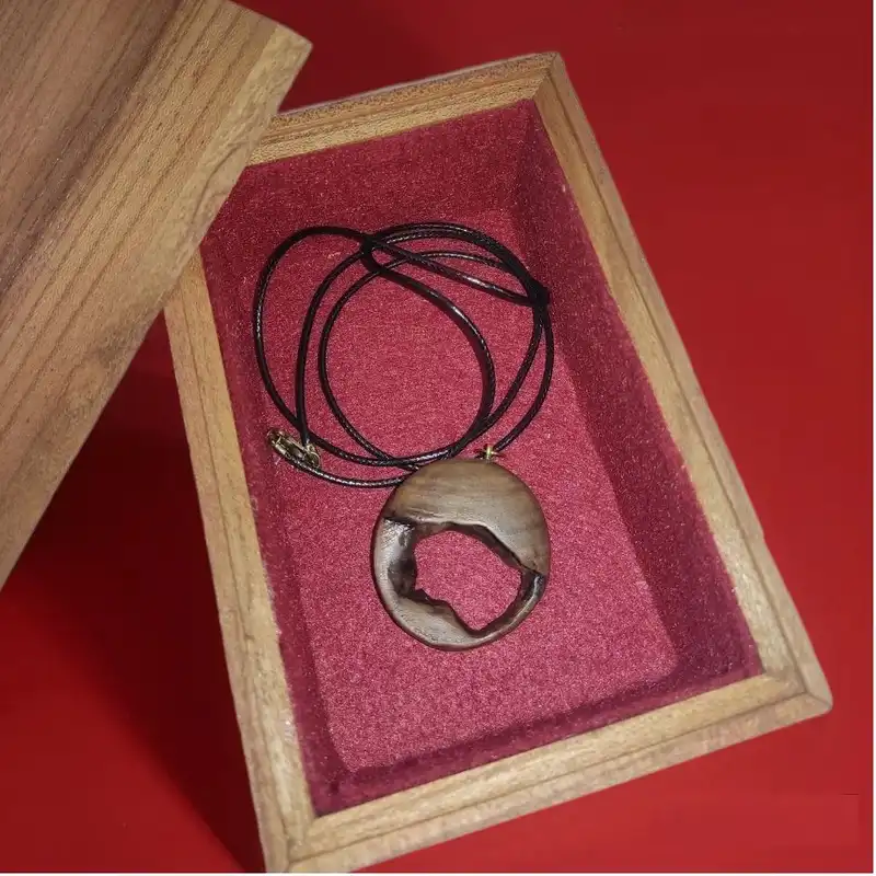 گردنبند مدل چوبی طرح فندق