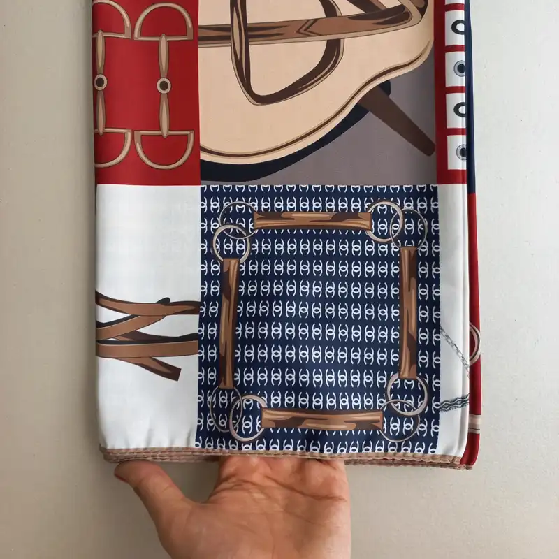 شال زنانه  مدل ابریشم توییل چهارخانه کمربندی