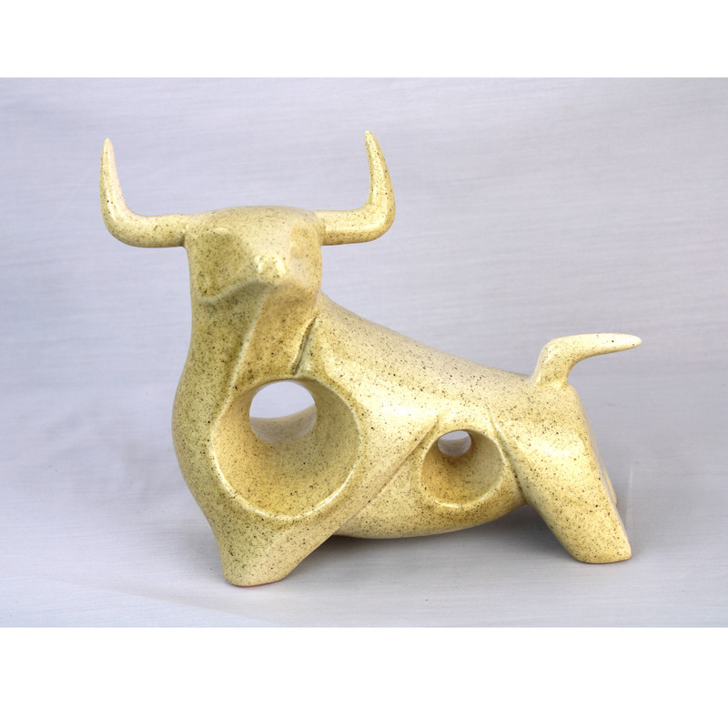 مجسمه سرامیکی مدل گاو خشمگین کد Y1