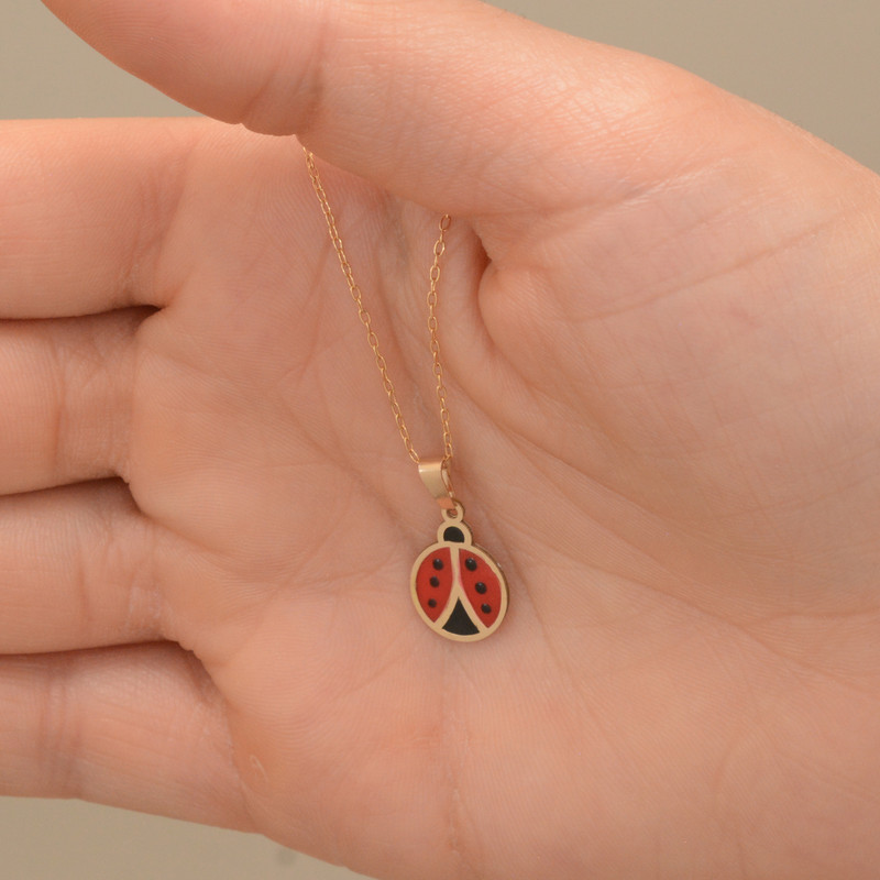 گردنبند طلا 18 عیار دخترانه طلای مستجابی مدل کفشدوزک کد 03 گردنبند طلا 18 عیار دخترانه طلای مستجابی مدل کفشدوزک کد 03