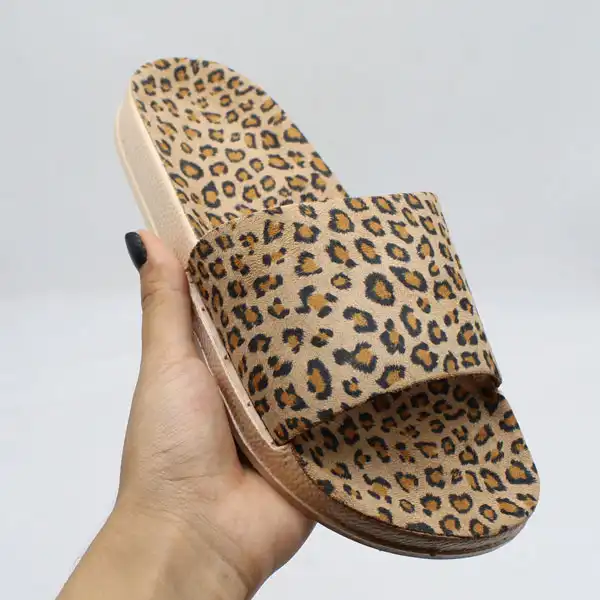 دمپایی زنانه پاپا مدل پلنگی کد 1342-CR