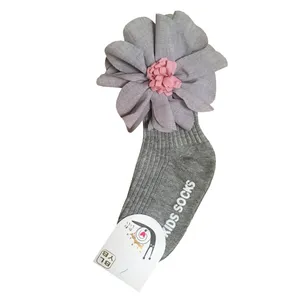 جوراب نوزادی دخترانه مدل FLOWER رنگ طوسی