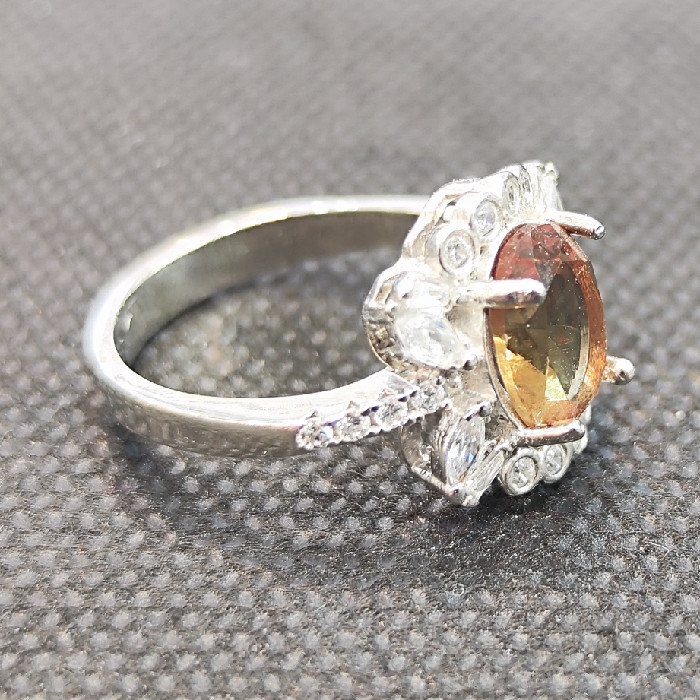 انگشتر نقره زنانه سنگ الکساندریت کد 65 انگشتر نقره زنانه سنگ الکساندریت کد 65