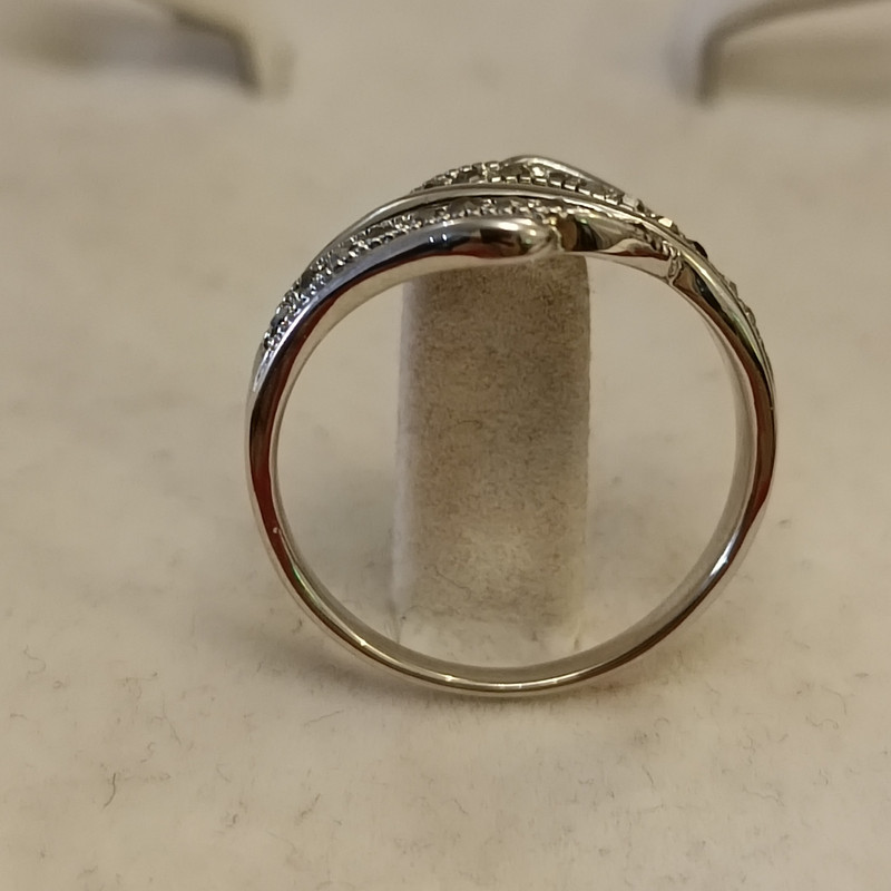 انگشتر زنانه مدل تاج نگین دار انگشتر زنانه مدل تاج نگین دار