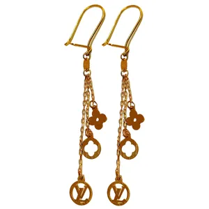 گوشواره طلا 18 عیار زنانه مدل آویز LV و گل کد 73