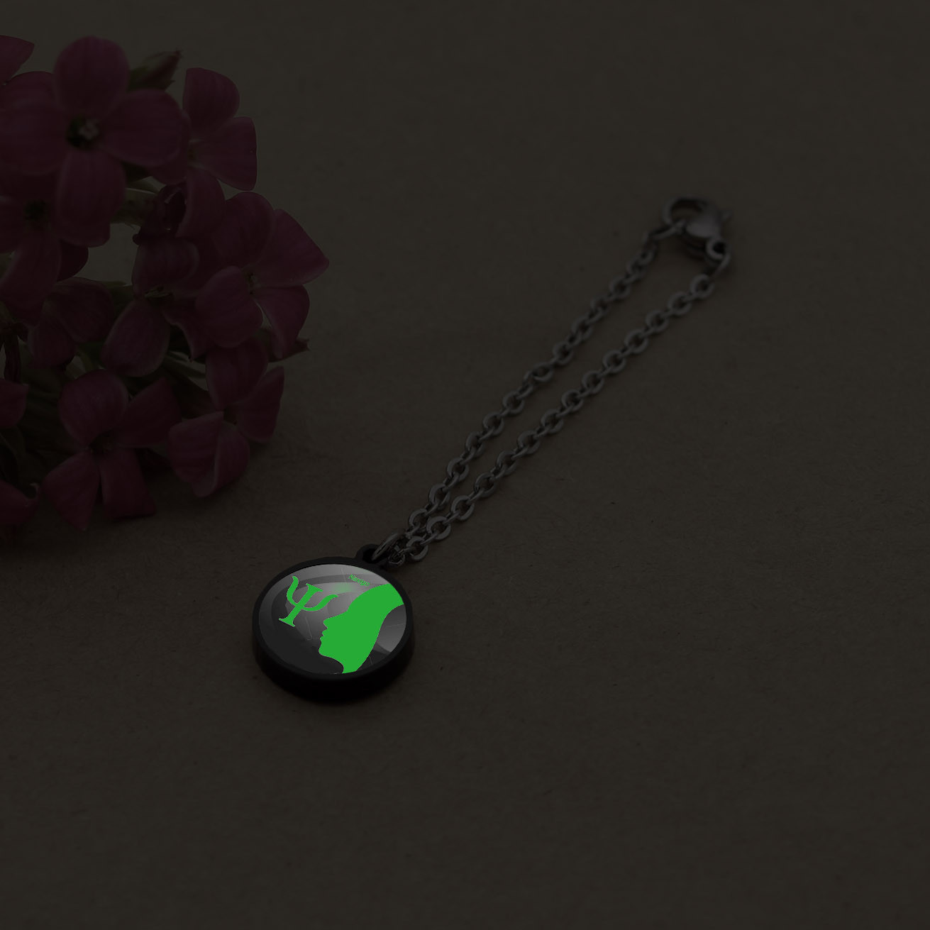 آویز ساعت زنانه ناکسیگو مدل شب تاب طرح روانشناسی کد AW8848 آویز ساعت زنانه ناکسیگو مدل شب تاب طرح روانشناسی کد AW8848