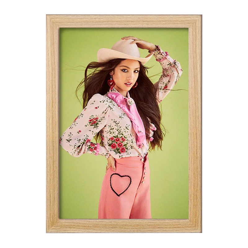 تابلو خندالو مدل اولیویا رودریگو Olivia Rodrigo  کد 19266