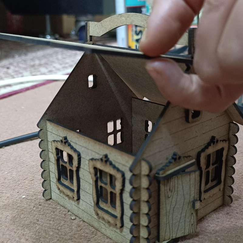 ساختنی مدل کلبه چوبی کادویی