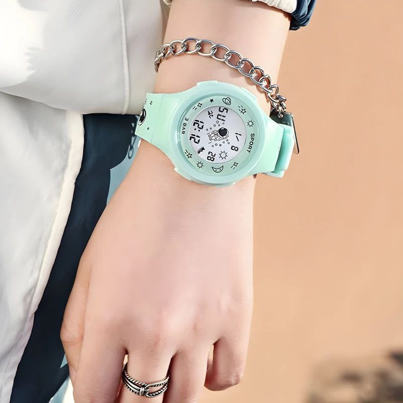 ساعت مچی دیجیتال بچگانه مدل فضانوردی ساعت مچی دیجیتال بچگانه مدل فضانوردی