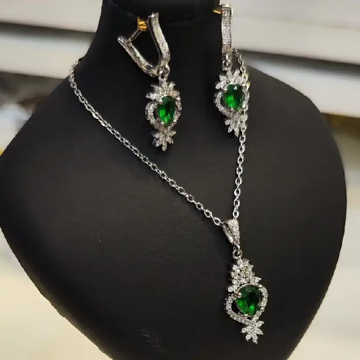 نیم ست نقره زنانه مدل سنگ زمرد کد 4520