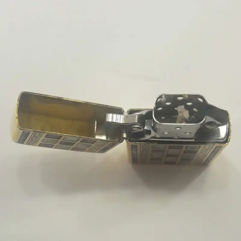 فندک زورو طرح چهارخونه