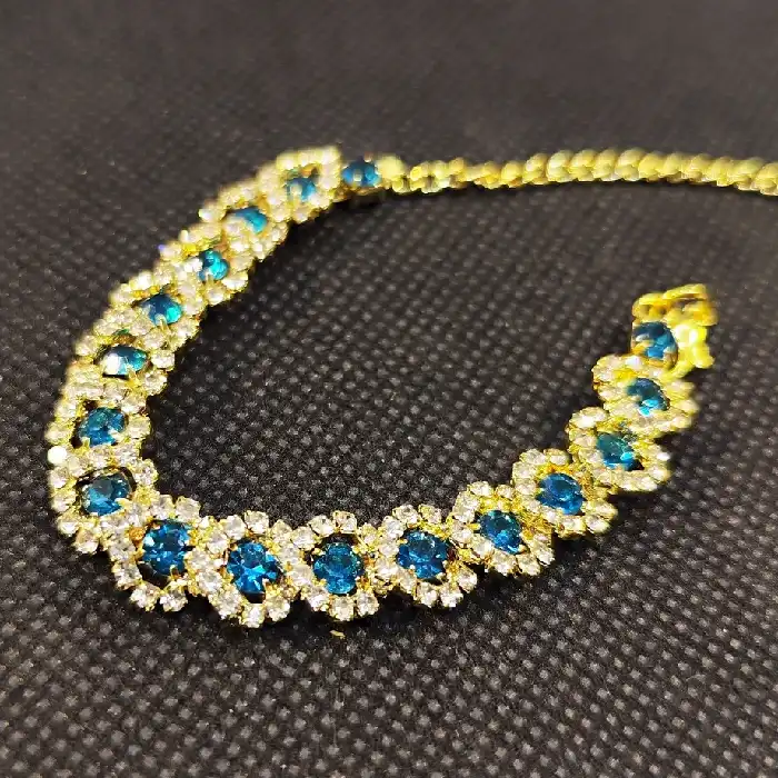 دستبند زنانه مدل قلب نگین دار کد 33