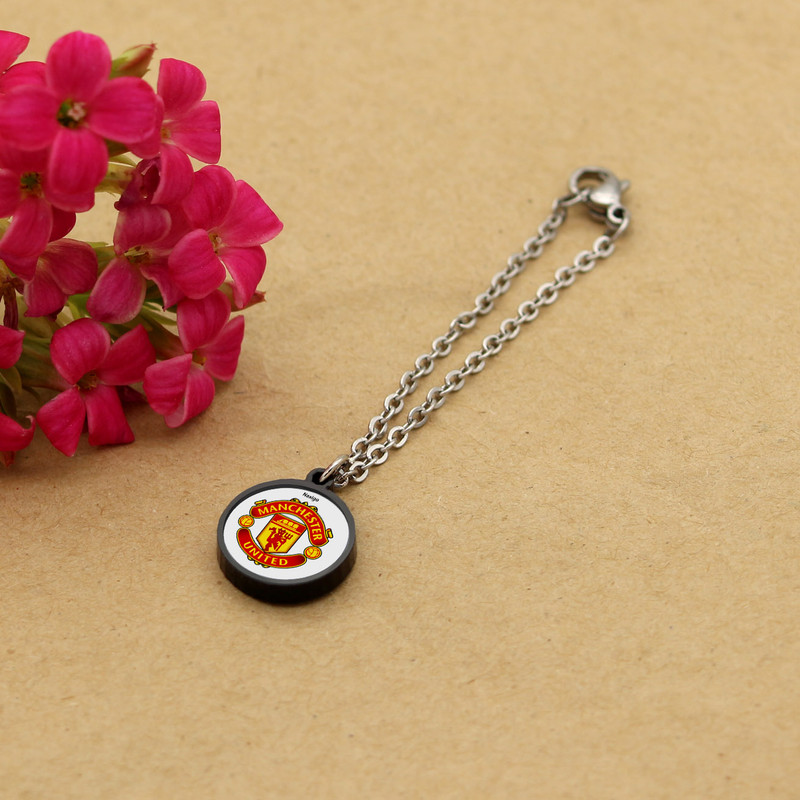 آویز ساعت زنانه ناکسیگو مدل شب تاب طرح منچستر یونایتد کد AW7224