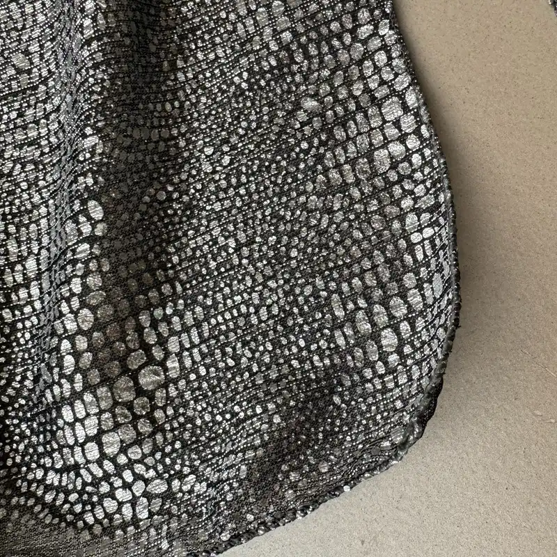 شال زنانه مدل حریر کش مجلسی مهمانی براق طرح پوست ماری