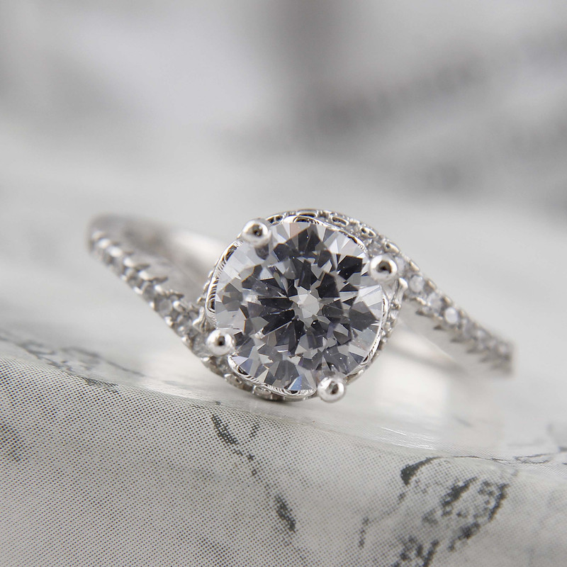 انگشتر نقره زنانه بازرگانی میلادی مدل نگین برلیان اتمی طرح نامزدی ابکاری رادیوم کد AWR_1425