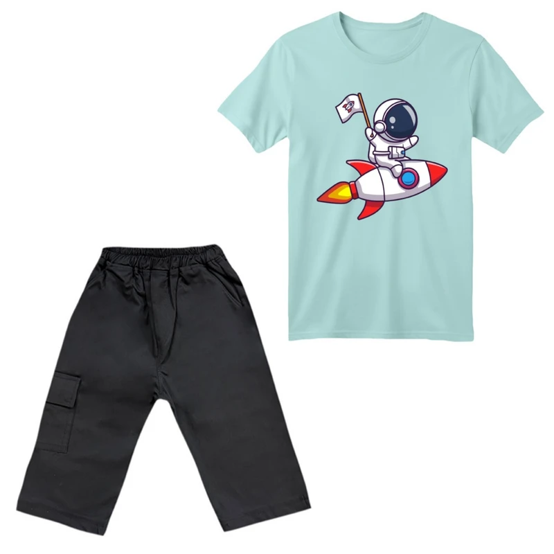 ست تی‌شرت آستین کوتاه و شلوارک پسرانه مدل فضانورد کد ۱۷ رنگ آبی روشن