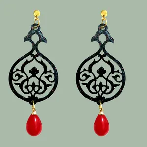 گوشواره دست ساز زنانه مدل آویز مرواریدی طرح سنتی