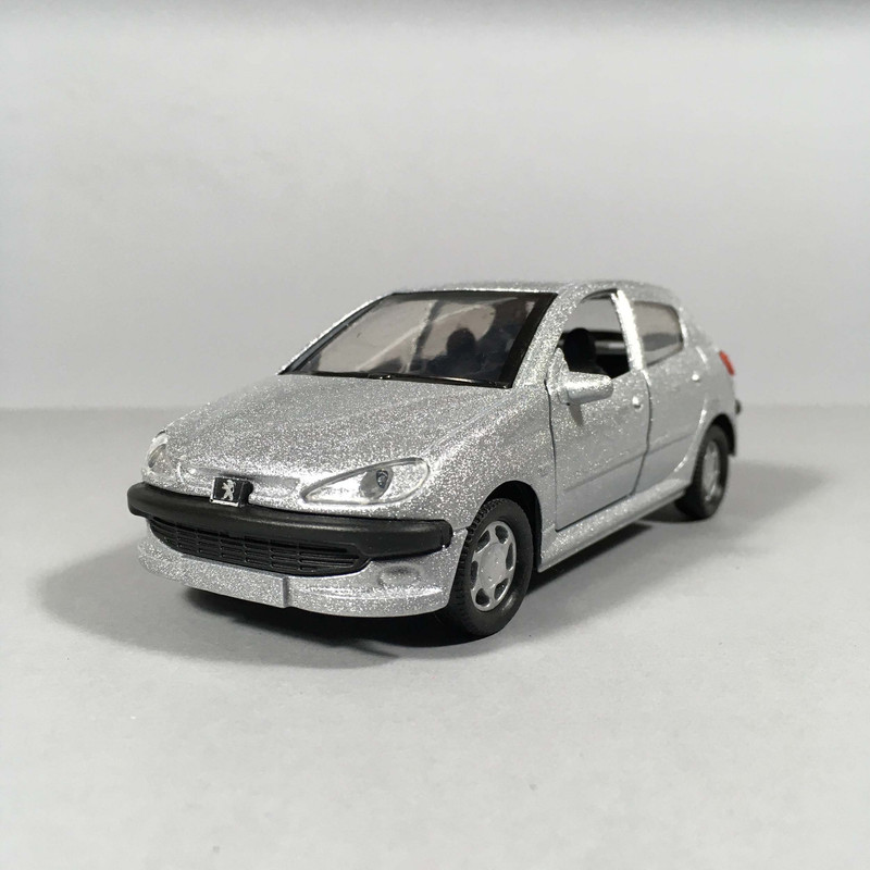 ماشین بازی طاها مدل پژو 206