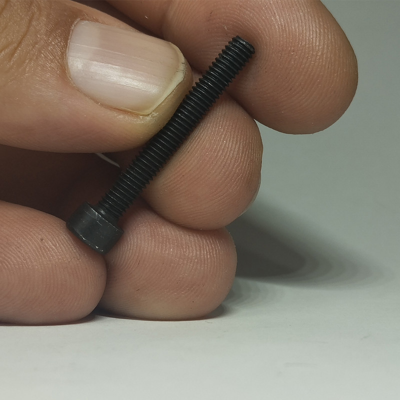 پیچ آلن مدل HI5 4Mx30MM بسته 6 عددی