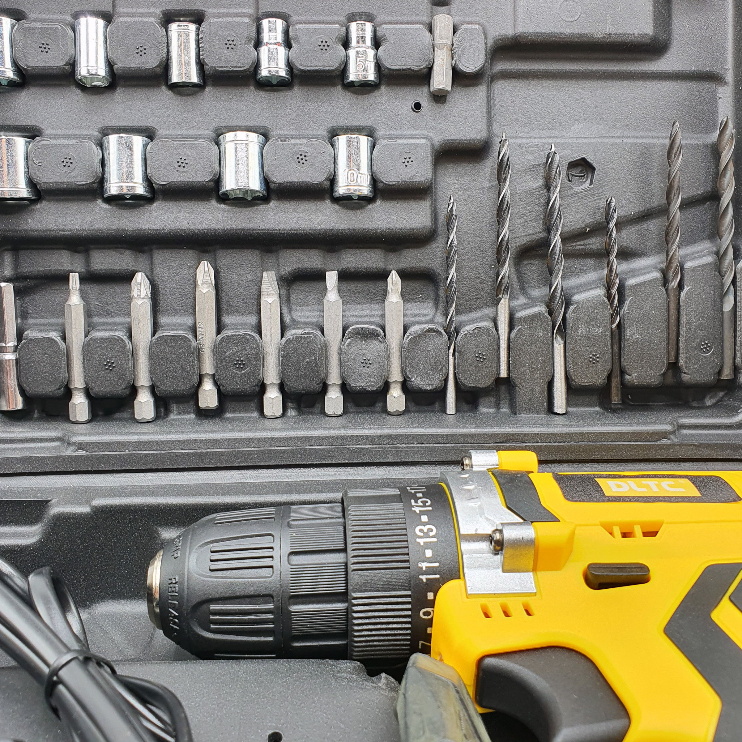 مجموعه 26 عددی دریل پیچ گوشتی شارژی دی ال تی سی مدل LD052 مجموعه 26 عددی دریل پیچ گوشتی شارژی دی ال تی سی مدل LD052