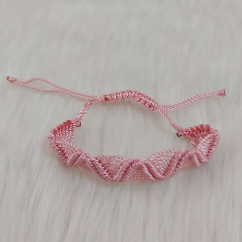 دستبند دخترانه مدل حصیری طرح بافت کد baf110 دستبند دخترانه مدل حصیری طرح بافت کد baf110