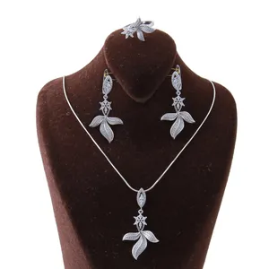 نیم ست نقره زنانه بازرگانی میلادی کد NTR_267