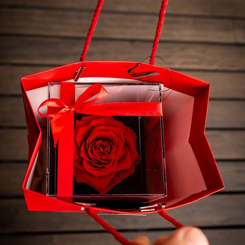 عکس شماره 4 : جعبه موزیکال دکوفیوره مدل رز جاودان ملودی عاشقانه love