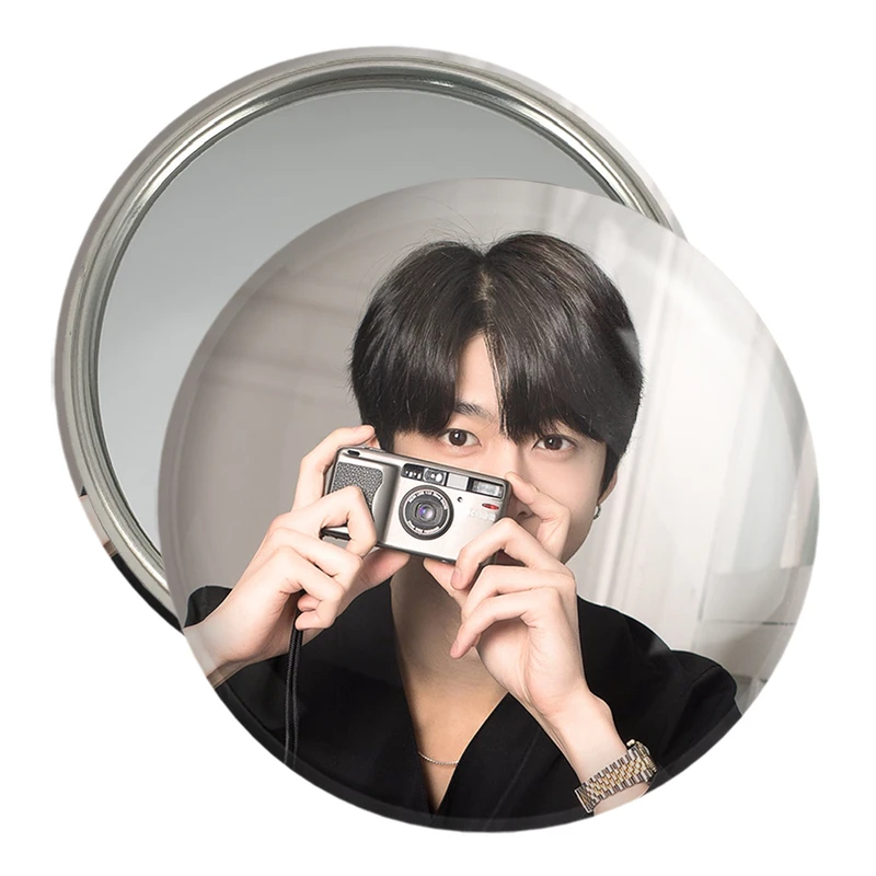 آینه جیبی خندالو مدل هیونگ وون گروه مانستا اکس MONSTA X  کد 21177