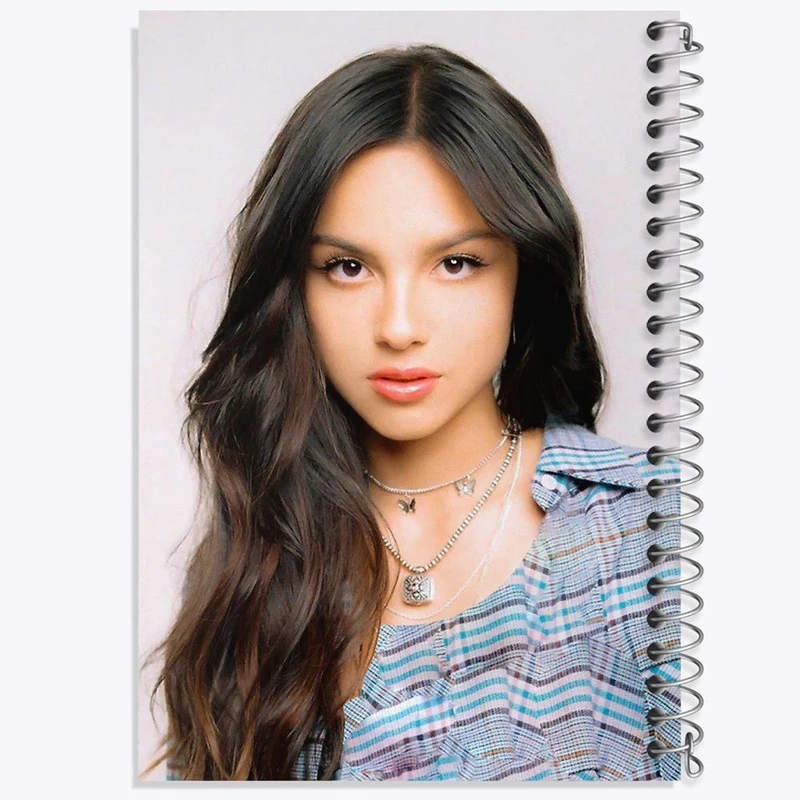 دفتر مشق 100 برگ خندالو طرح اولیویا رودریگو Olivia Rodrigo کد 19261