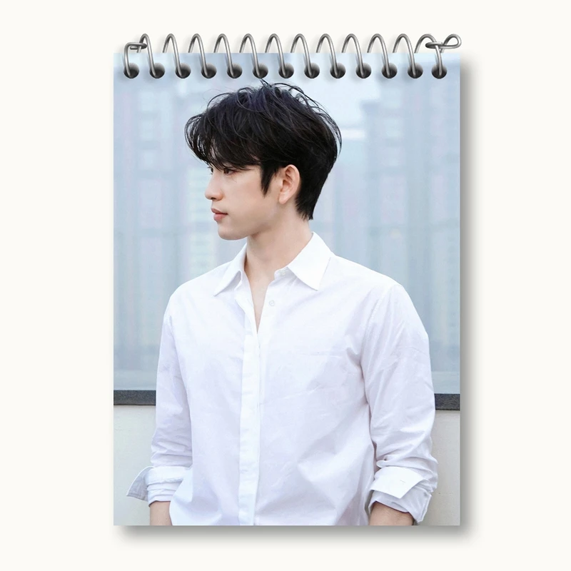 دفتر یادداشت 50 برگ خندالو مدل جین یونگ گروه گات سون GOT7 کد 20991