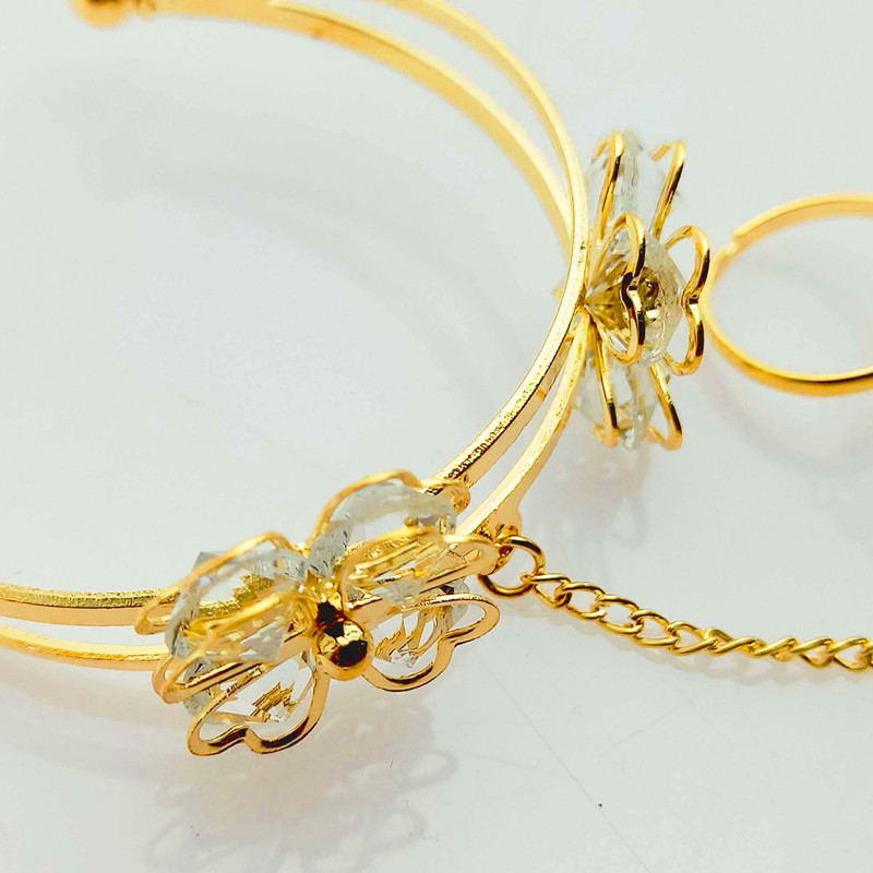 دستبند دخترانه طرح گل چهار پر مدل نگین دار کد 795DSD