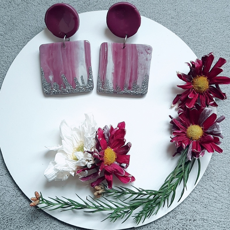 گوشواره زنانه مدل رگه ای اکلیل دار