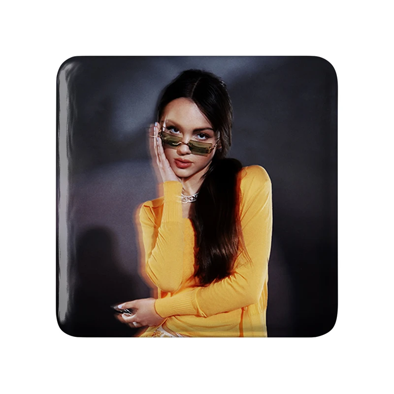 مگنت خندالو طرح اولیویا رودریگو Olivia Rodrigo  مدل مربعی کد 19267